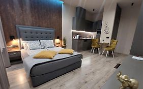 Silver Dawn Apartments